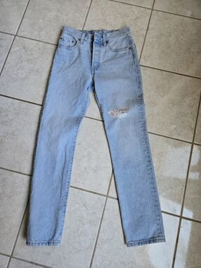 Women’s Levis 501 Light Blue Jeans W24 L30